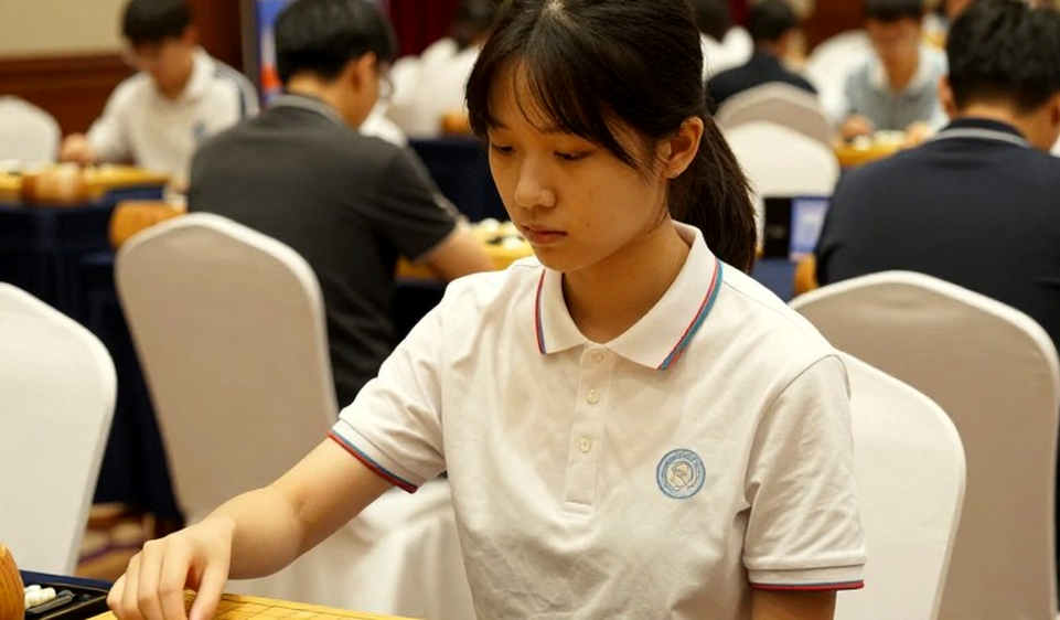 Gukesh ngồi bàn số 4, Humpy dẫn đầu: Nước cờ hy sinh của Ấn Độ tại Olympiad cờ vua