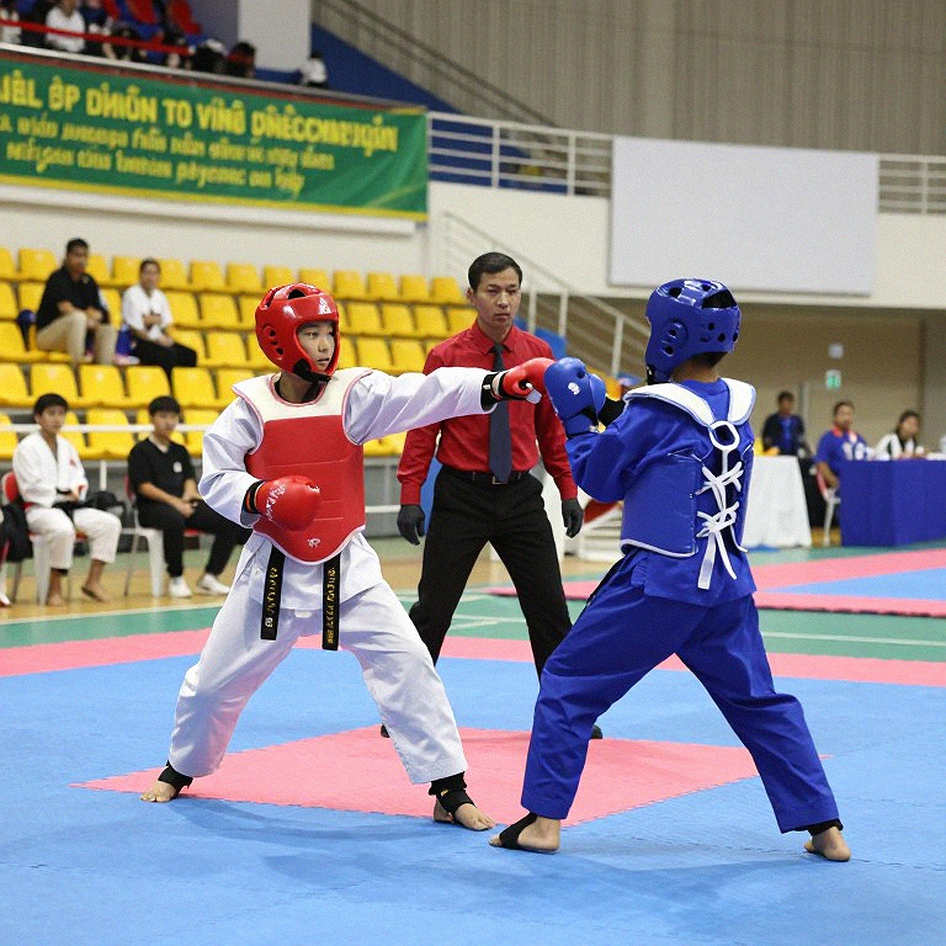 5-0 và 0-5 trong cùng một ngày thi đấu: tấm HCV kata đồng đội của Việt Nam đọc bằng hai tờ phiếu ngược chiều
