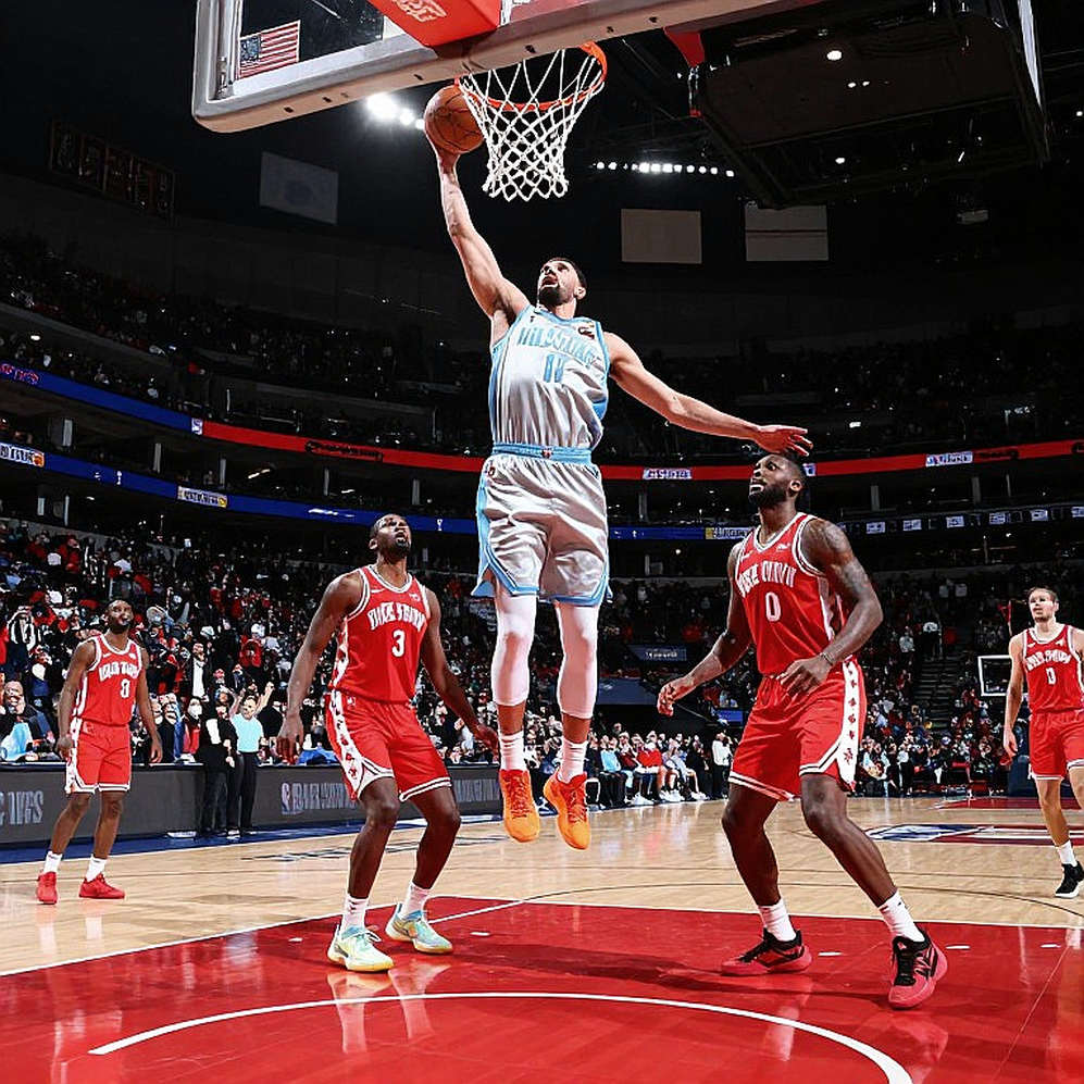 Raynaud gục xuống ở màn chắn: Sacramento Kings mất tấm lá chắn sau lưng Sabonis