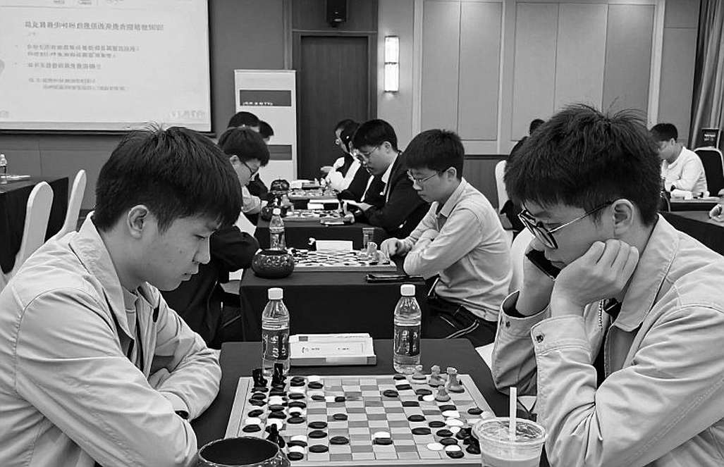 Nước 5.e5 và cái bẫy của niềm tin: Biến thể Modern của Gambit Ý nhìn từ bàn cờ phong trào