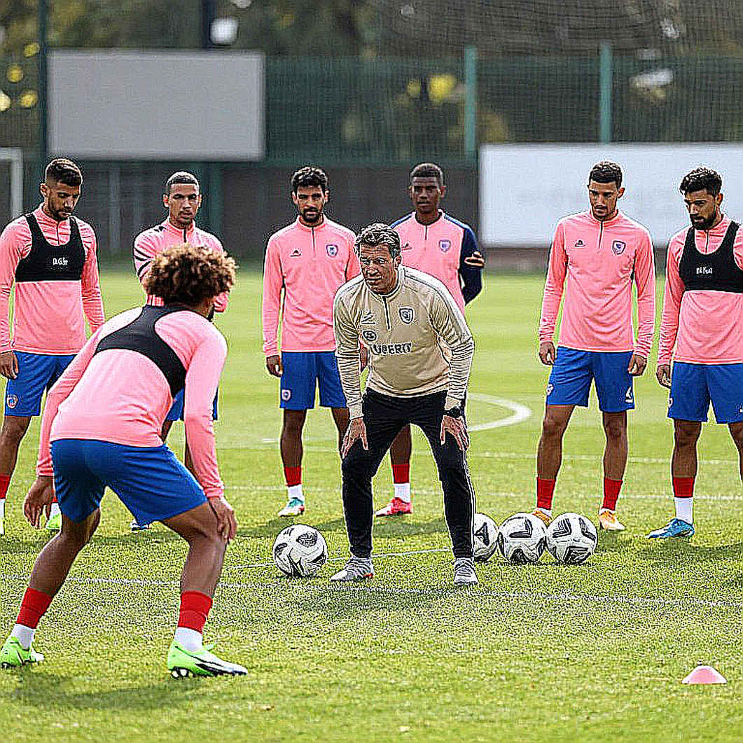 Tấm huy chương vàng teqball đầu tiên của Asian Games và cái bẫy mang tên Carles Puyol