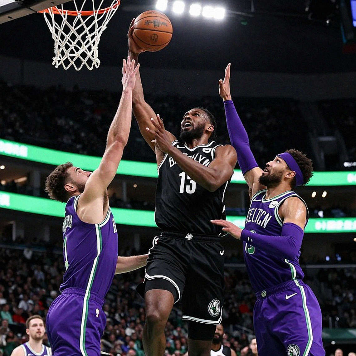 Cuộc cách mạng ba điểm và giới hạn của không gian: NBA đang chơi thứ bóng rổ gì?