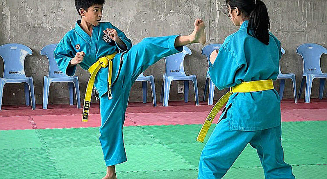UFC mở đai tạm thời bán trung: Prates gặp Morales khi Makhachev vướng Ramadan