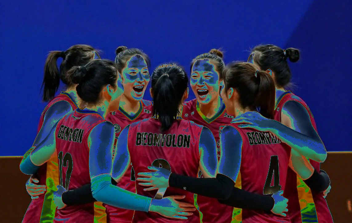 Hàng thủ ba người, một trận thua 0-2 và tọa độ bị lệch: giải mã khoảng trống mà bảng tỷ số không kể