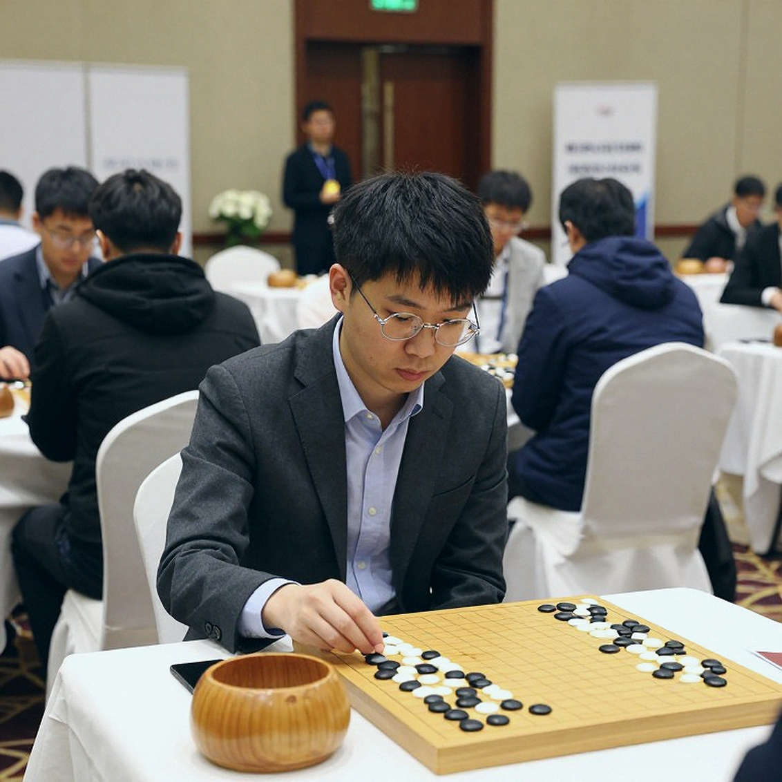 Olympiad Cờ vua 2026 tại Samarkand: ngai kép của Ấn Độ và những khoảng trống bên lề