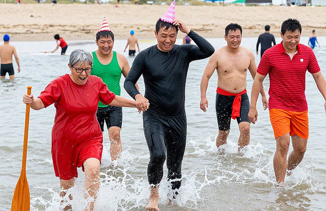 31 trong 42 đội vượt trần 20%: bảng dữ liệu đội hình bơi nam NCAA và lỗ hổng định nghĩa 'quốc tế'